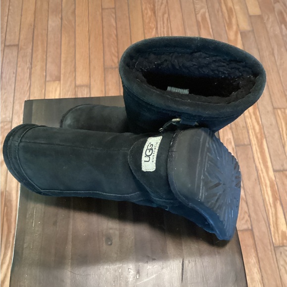 UGG - Picture 3 of 6